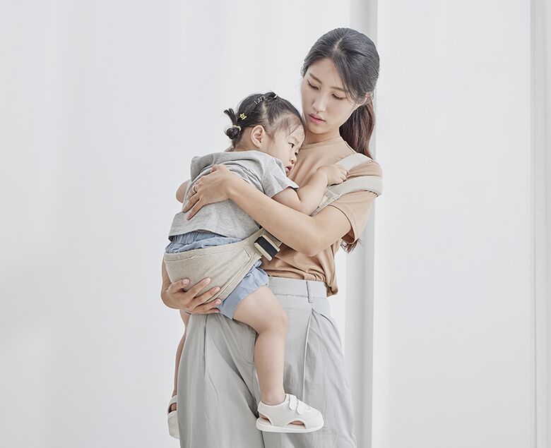 아이가 넘어갈까 불안한 엄마